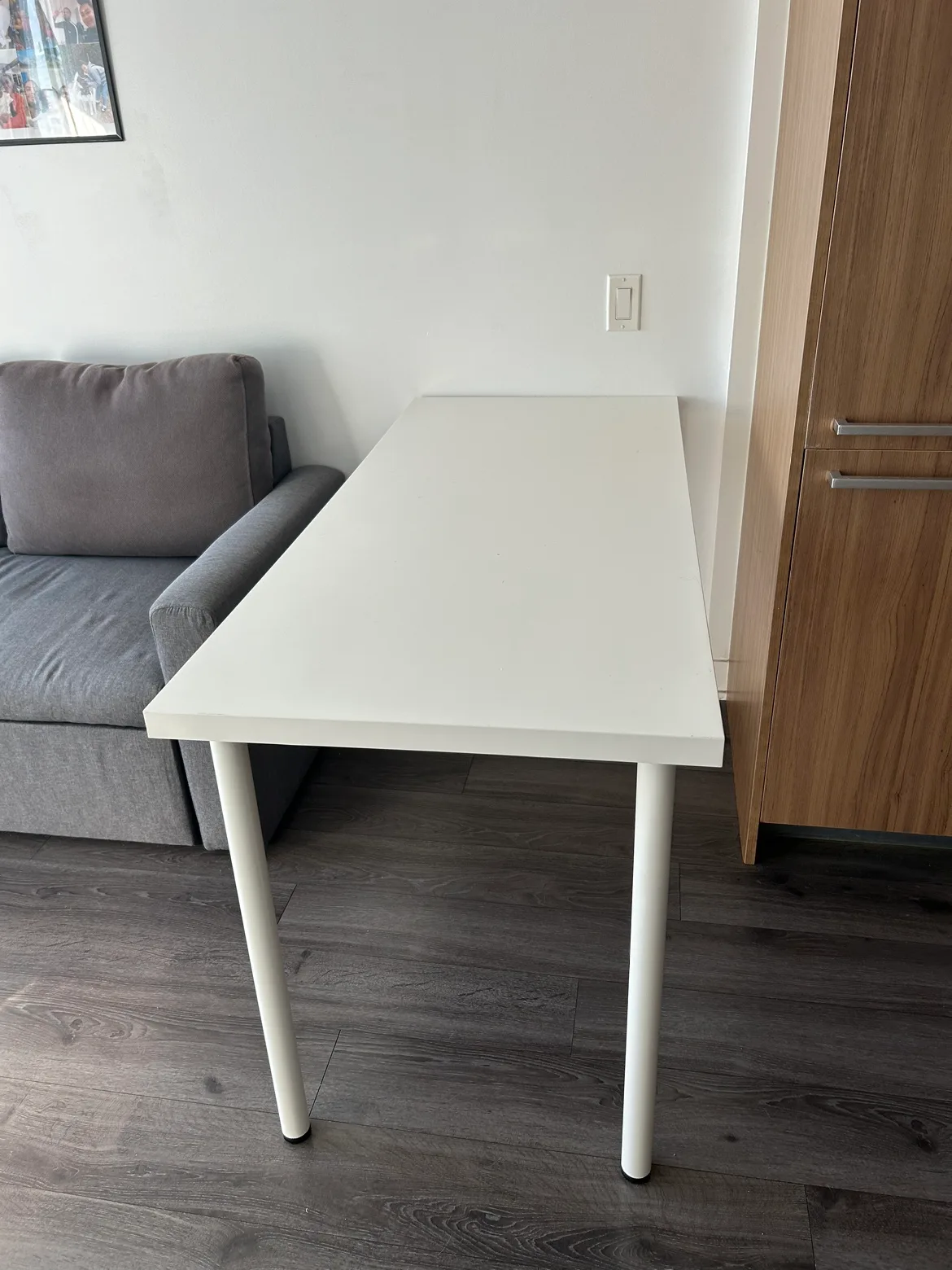 White Desk thumbnail