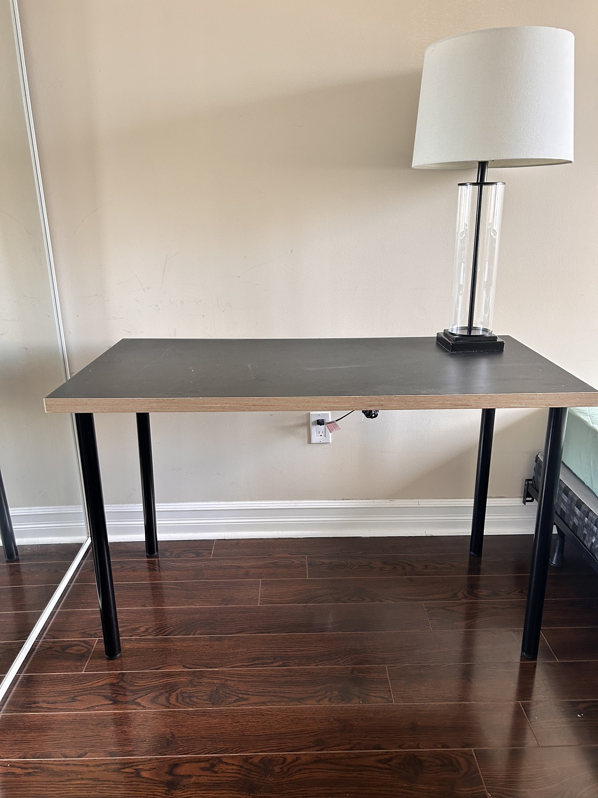 Black Desk