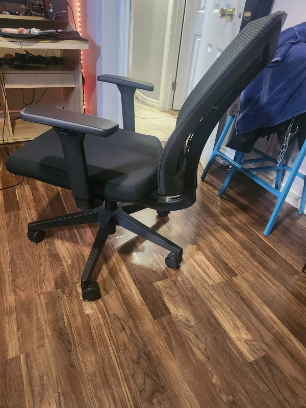 Black Mesh Office Chair - photo 2