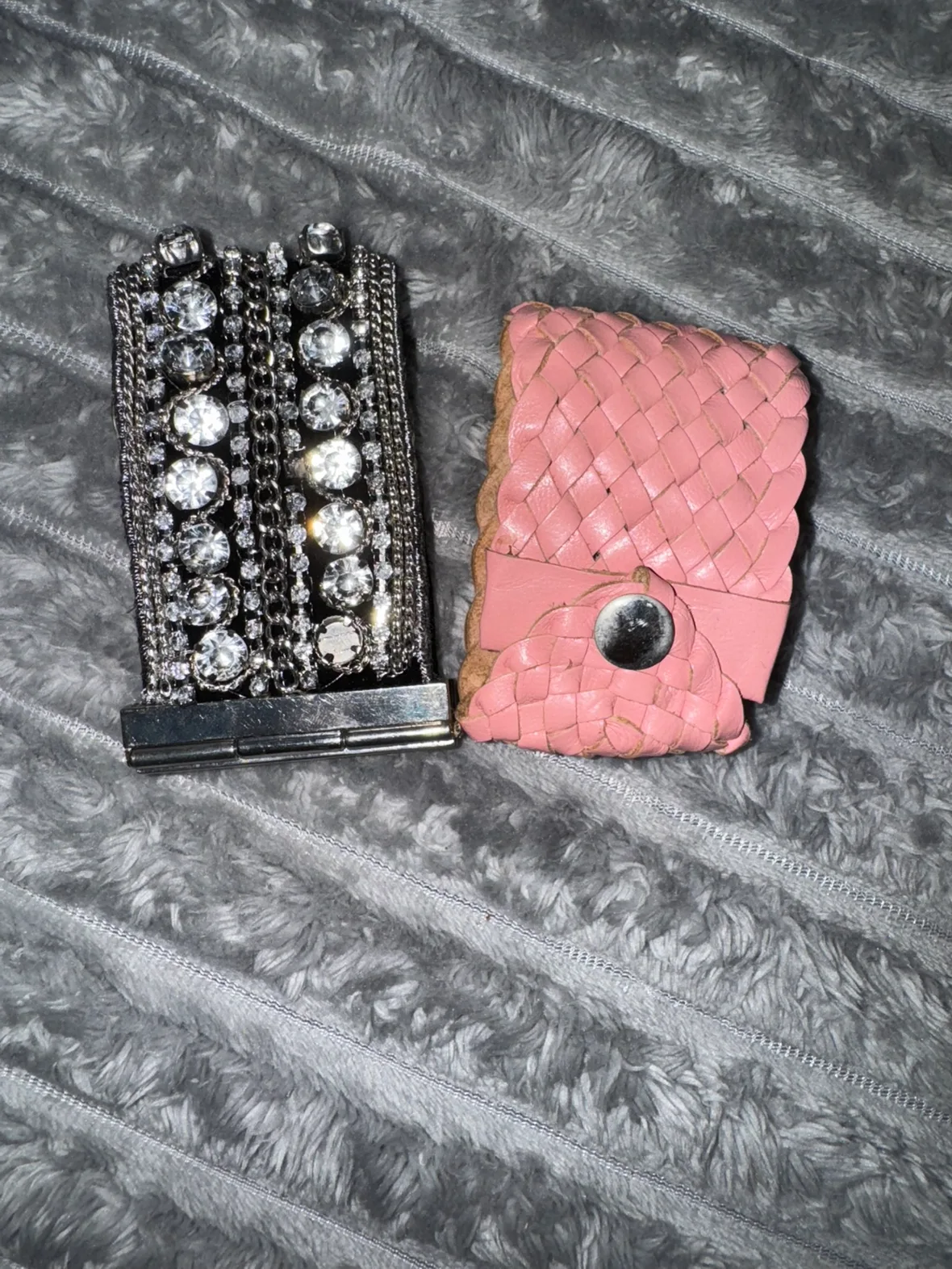 Bag of costume jewellery & accessories. image indicator(6)