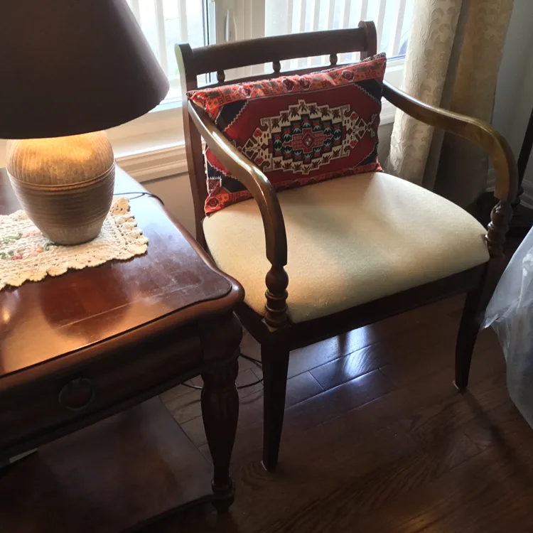 Set of 2 chairs & a table thumbnail