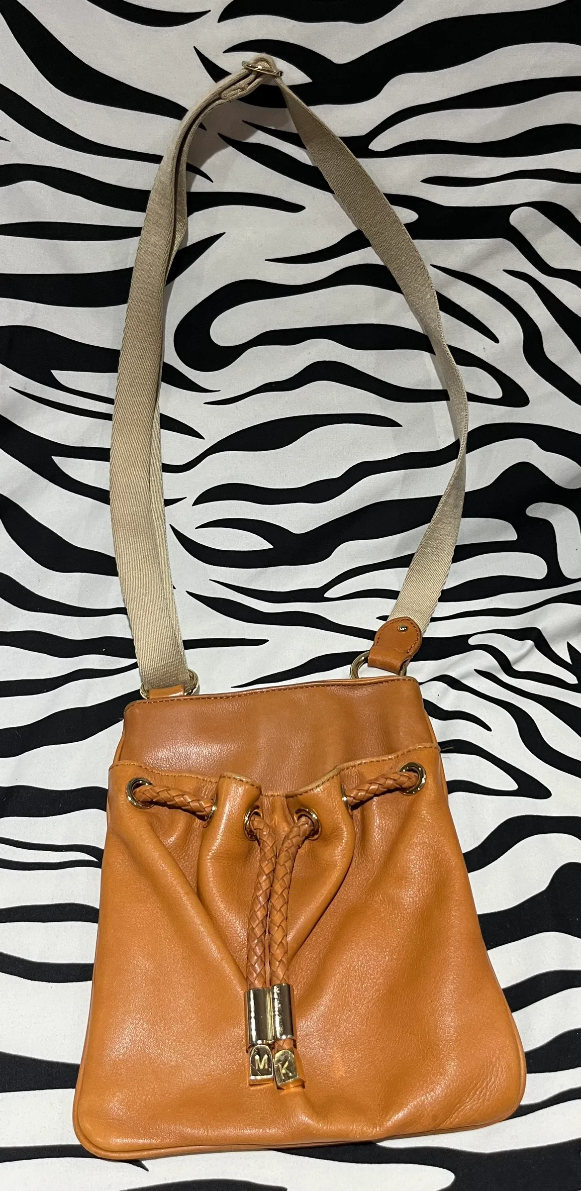 Michael Kors Crossbody Bag image indicator(4)