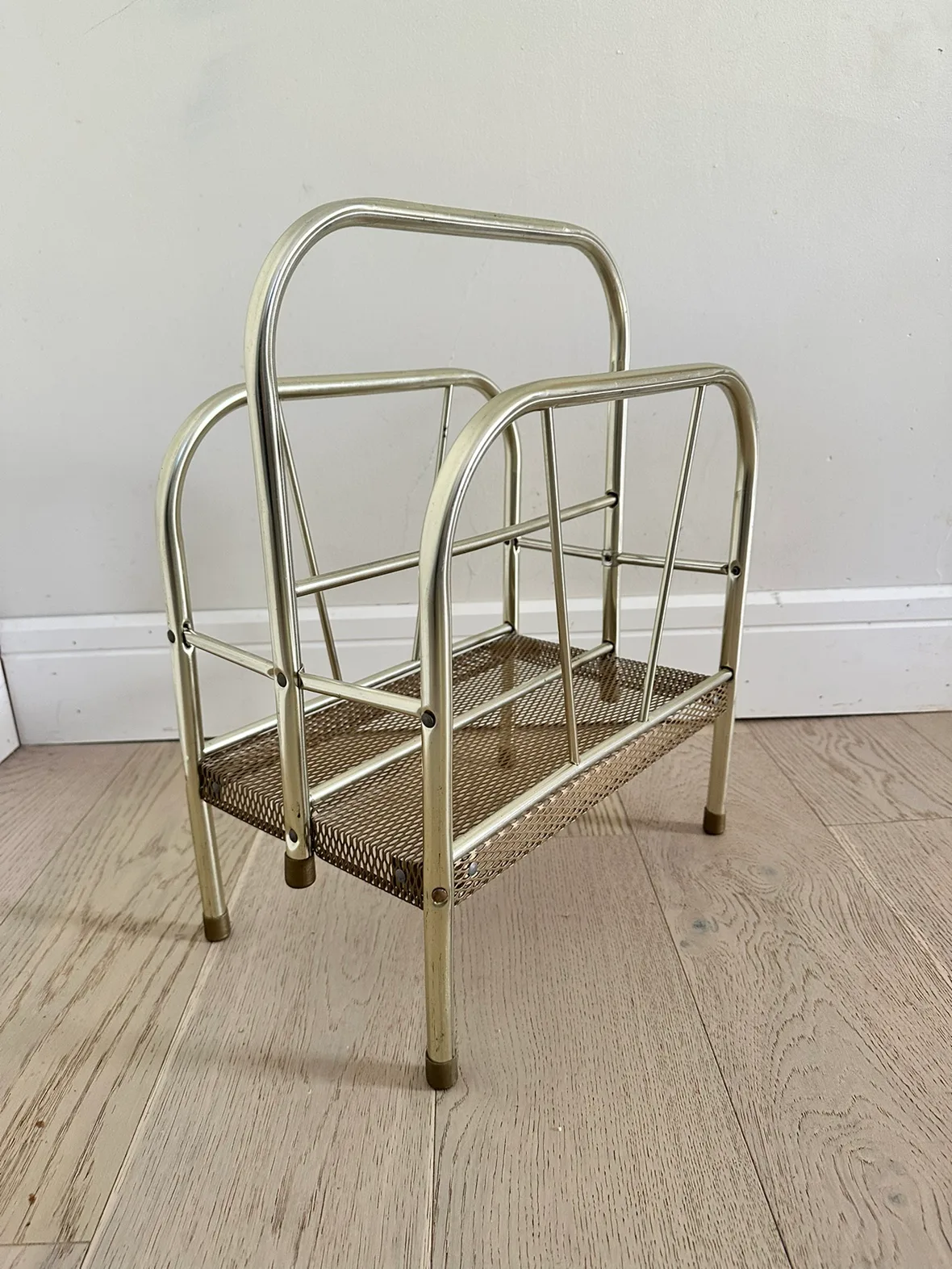 Mid-Century Magazine Rack image indicator(2)