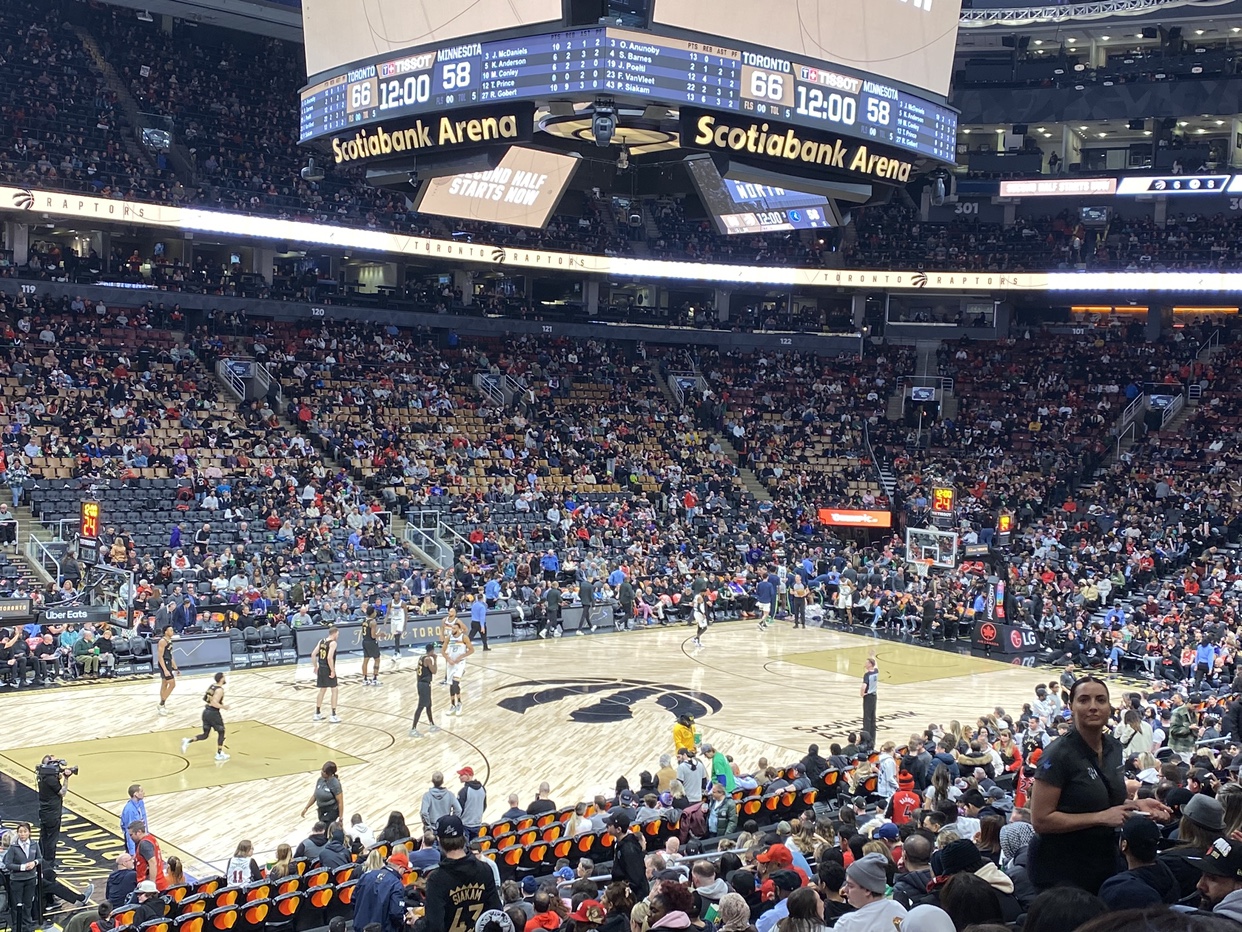 Toronto Raptors vs Los Angeles Lakers - Nov 1 - photo 2