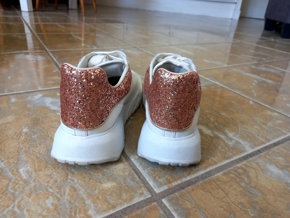 Alexander McQueen Oversized Sneakers image indicator(5)