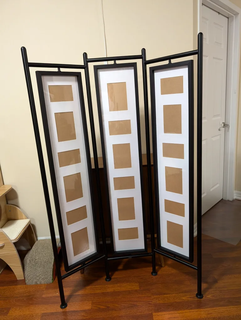 Black Metal Photo Frame Stand