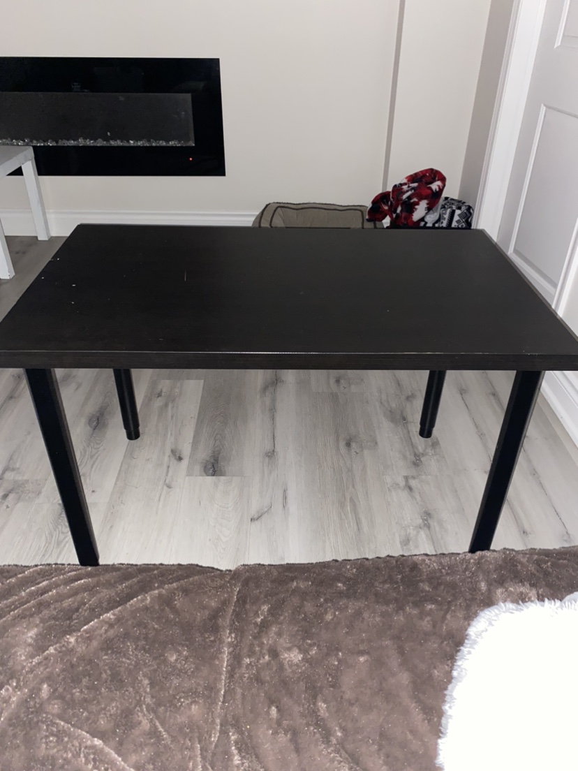 Black Desk