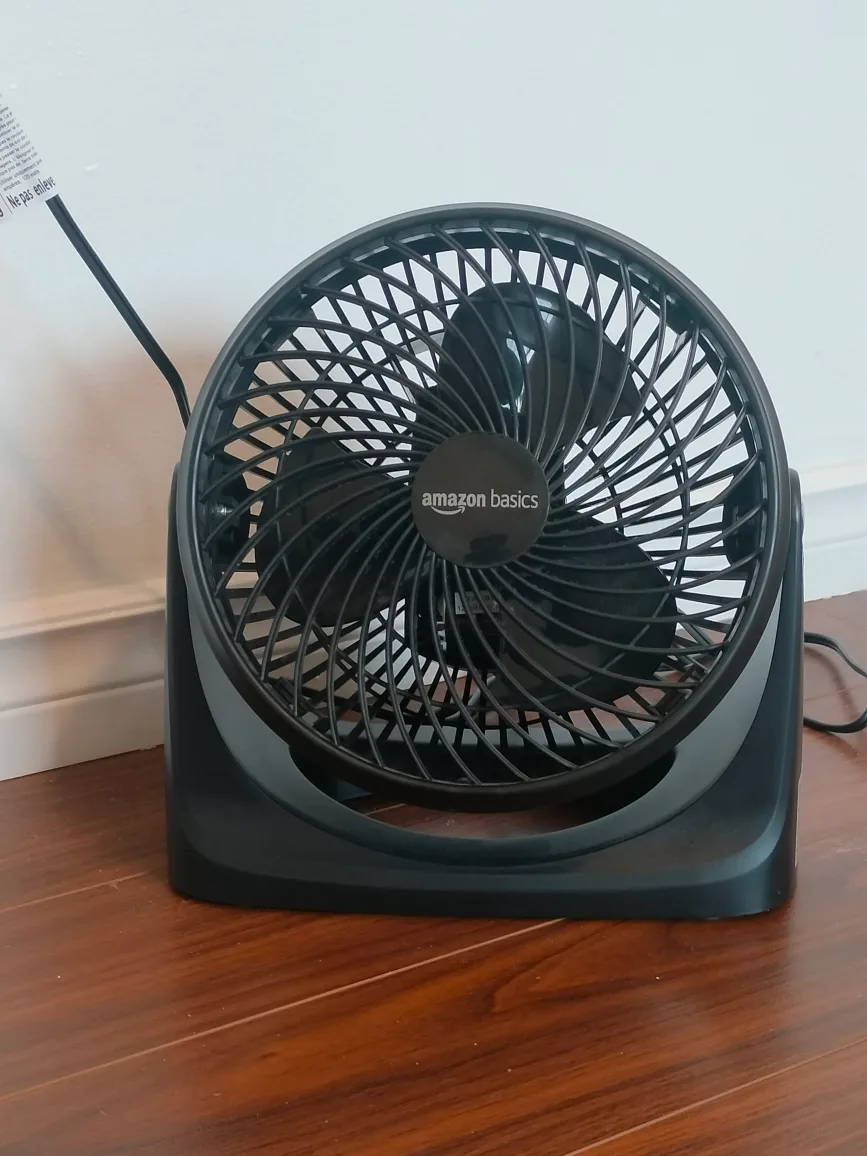 Amazon Basics Small Desk Fan