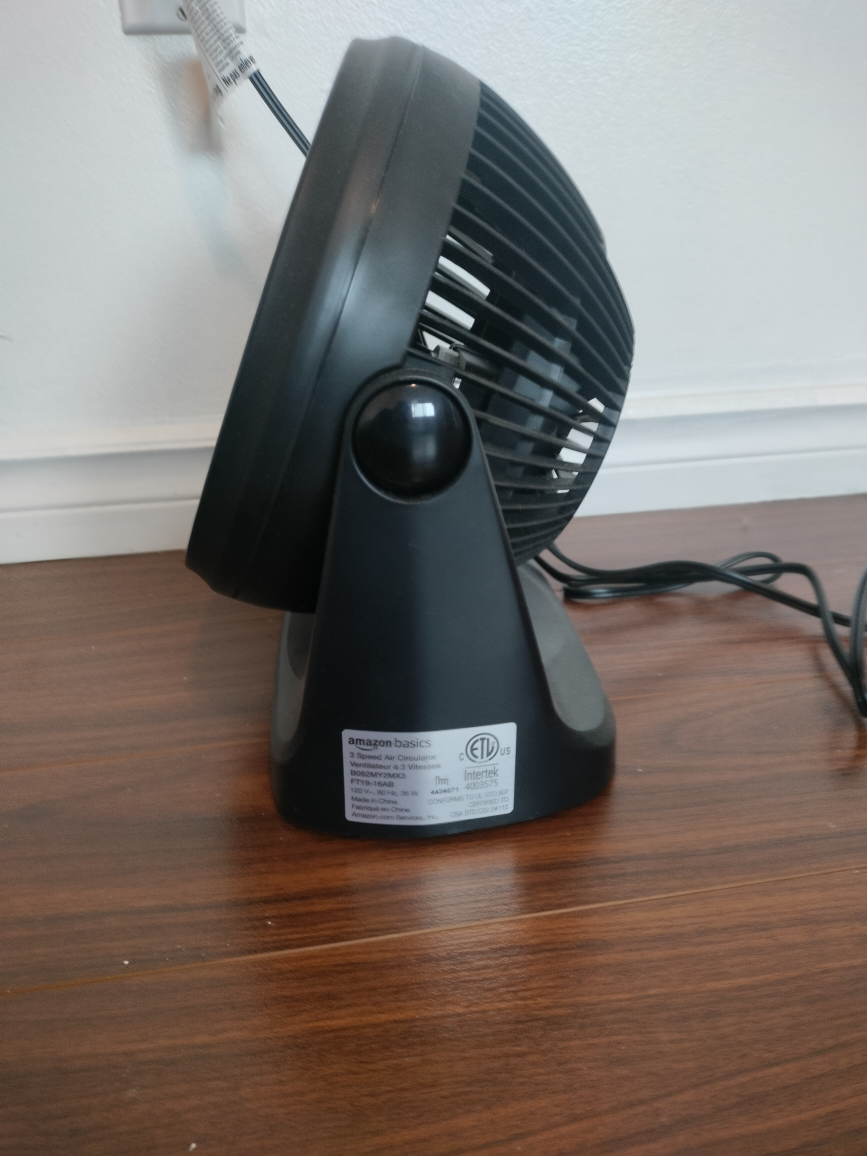 Amazon Basics Small Desk Fan - photo 3