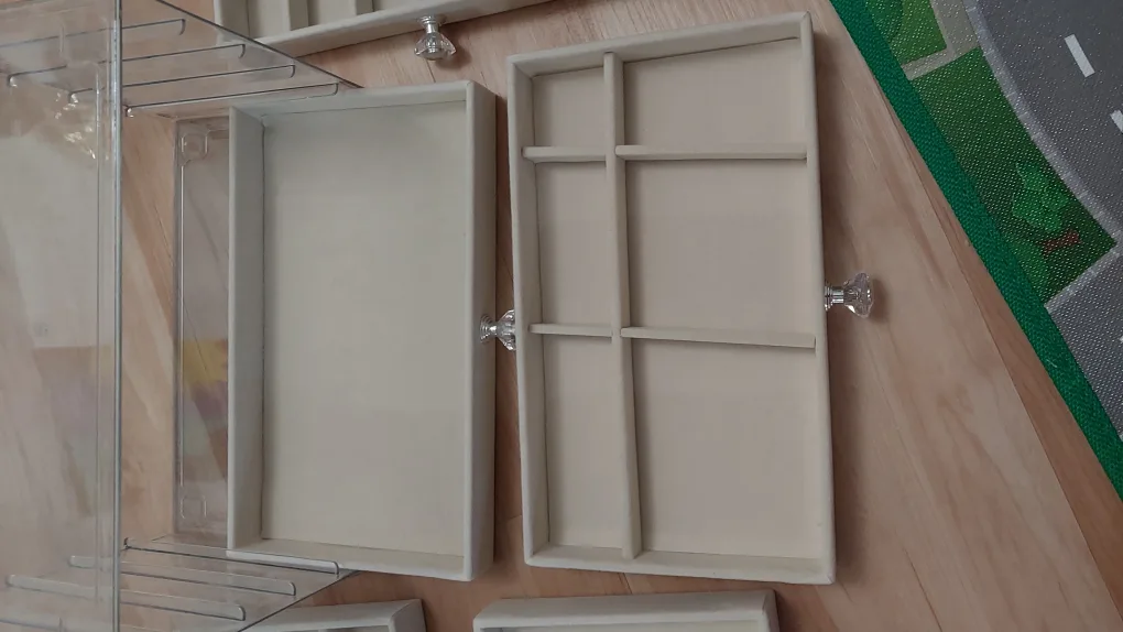 BNIB 5-Tier Jewelry Box with Velvet Lining and Crystal Handles image indicator(3)