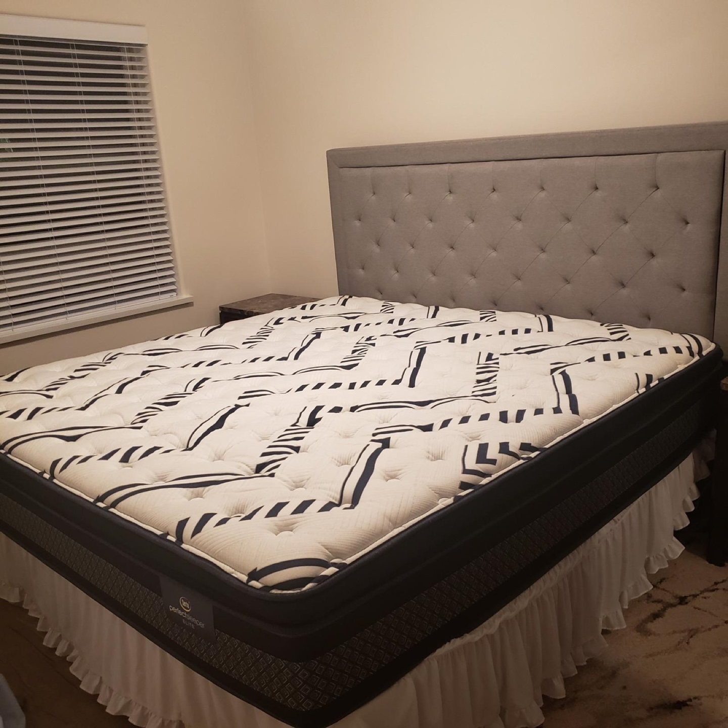 King size bed and mattress from sleep country barely used.