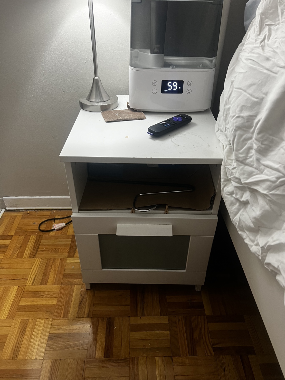 🩷 MOVING SALE 🩷 White Nightstand - photo 2