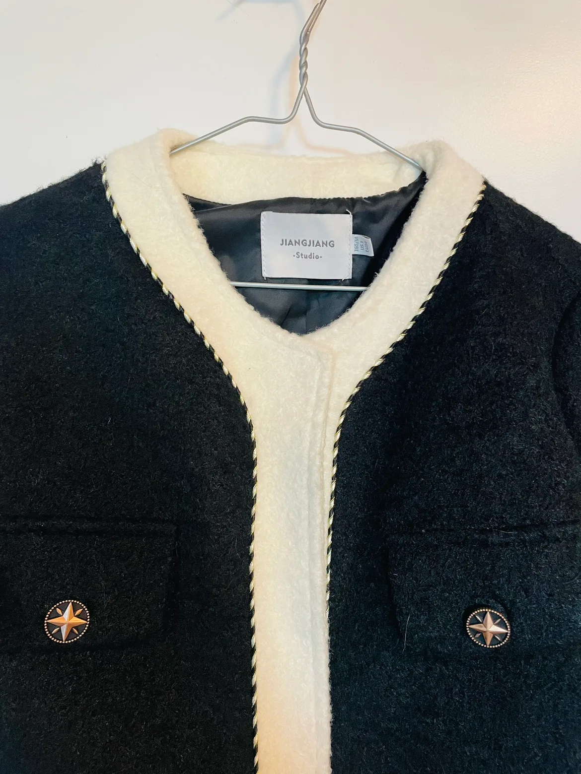 Final price! Elegant Black and White Fall/winter Coat image indicator(2)