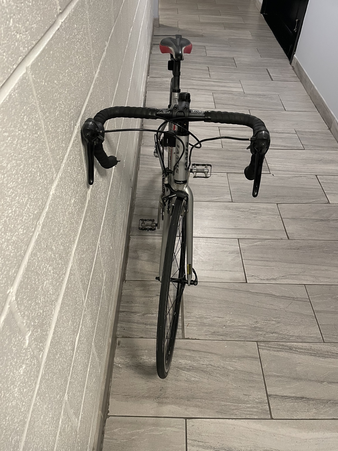 Jamis Ventura Road Bike - photo 5