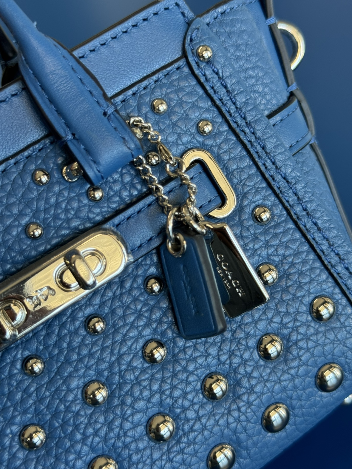Coach Swagger 15 Studs Bag - photo 3