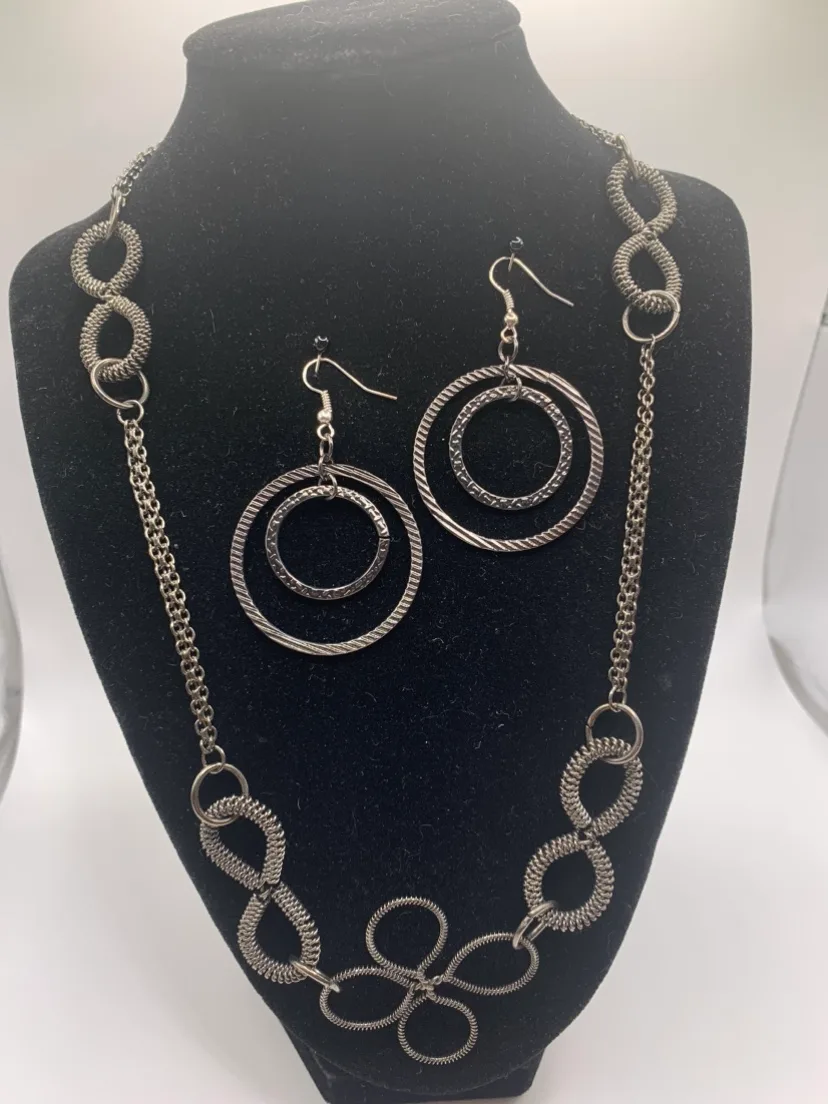 2pc necklace and earring sets image indicator(3)