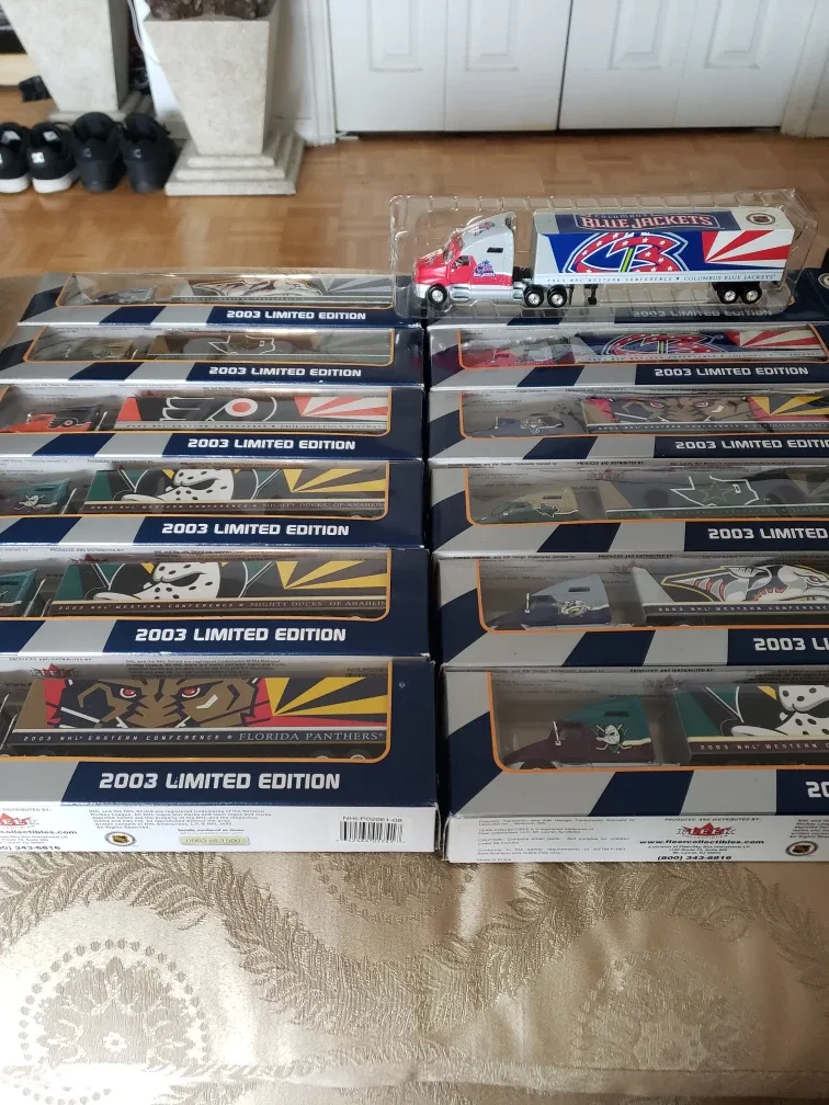 2003 NHL Limited Edition Semi Truck and Trailer Set image indicator(2)