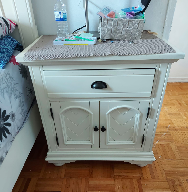 Queen-sized Bedroom Set - photo 4