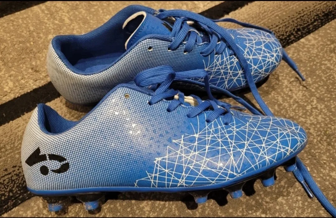 Soccer Cleats 6.5 M 7.5 F image indicator(2)