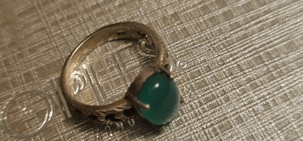 Vintage sterling silver 9.25 Green Stone Ring image indicator(2)