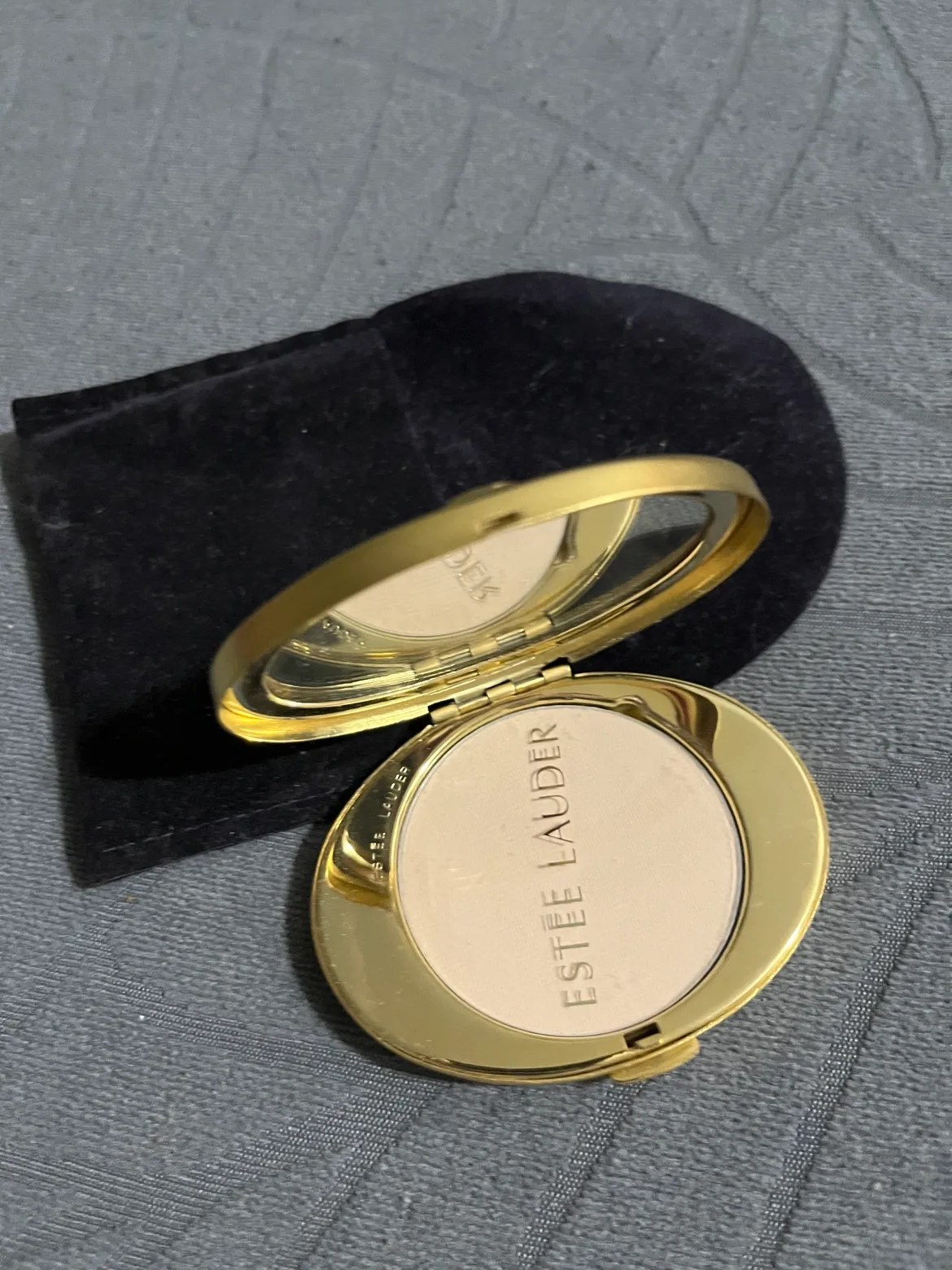 Estee Lauder Ram Head Zodiac Aries Powder Compact image indicator(3)