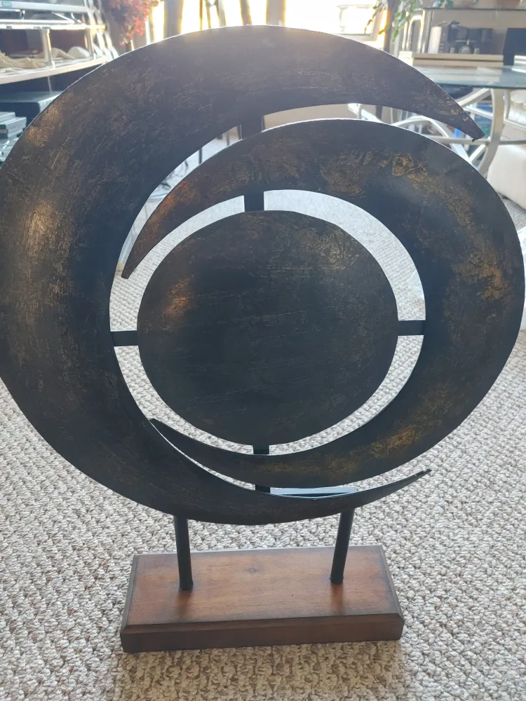 Metal Abstract Sculpture image indicator(2)