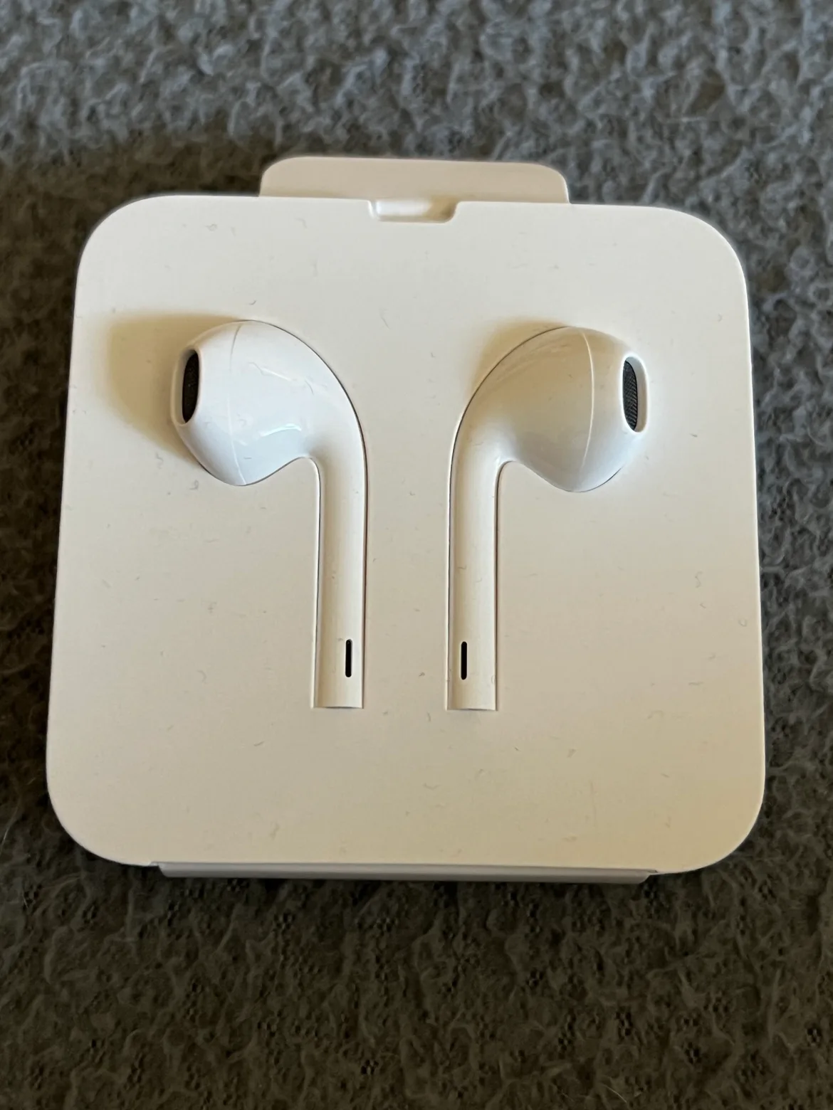 New Apple ear buds with lightening connector thumbnail
