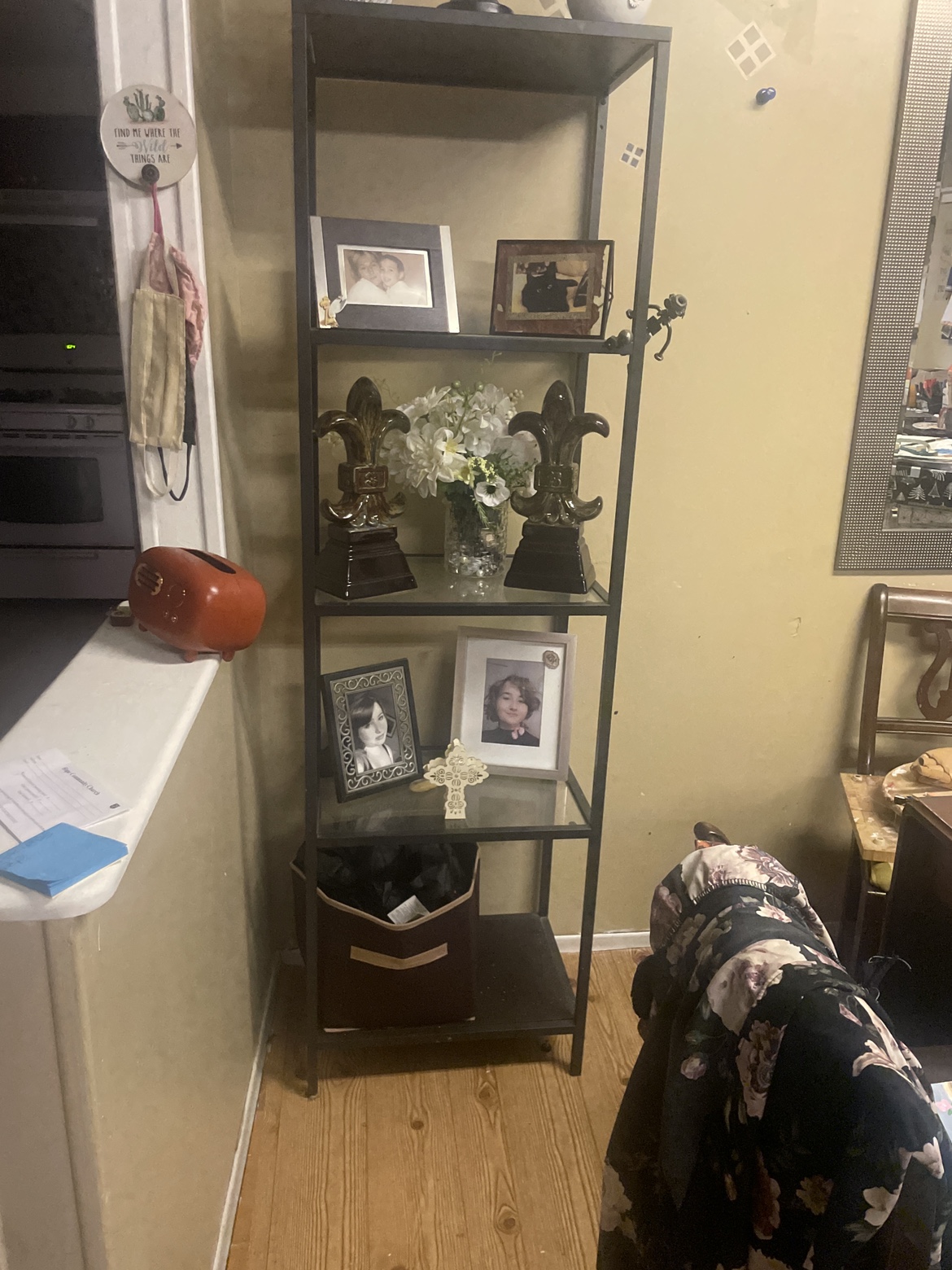 Display shelves