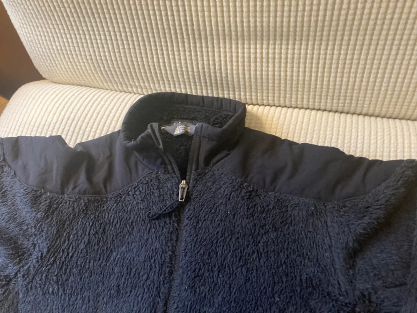 MEC Black Fleece Jacket image indicator(4)