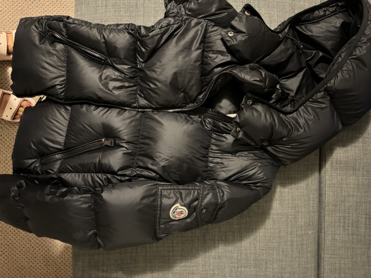 Moncler Black Puffer Jacket - photo 3