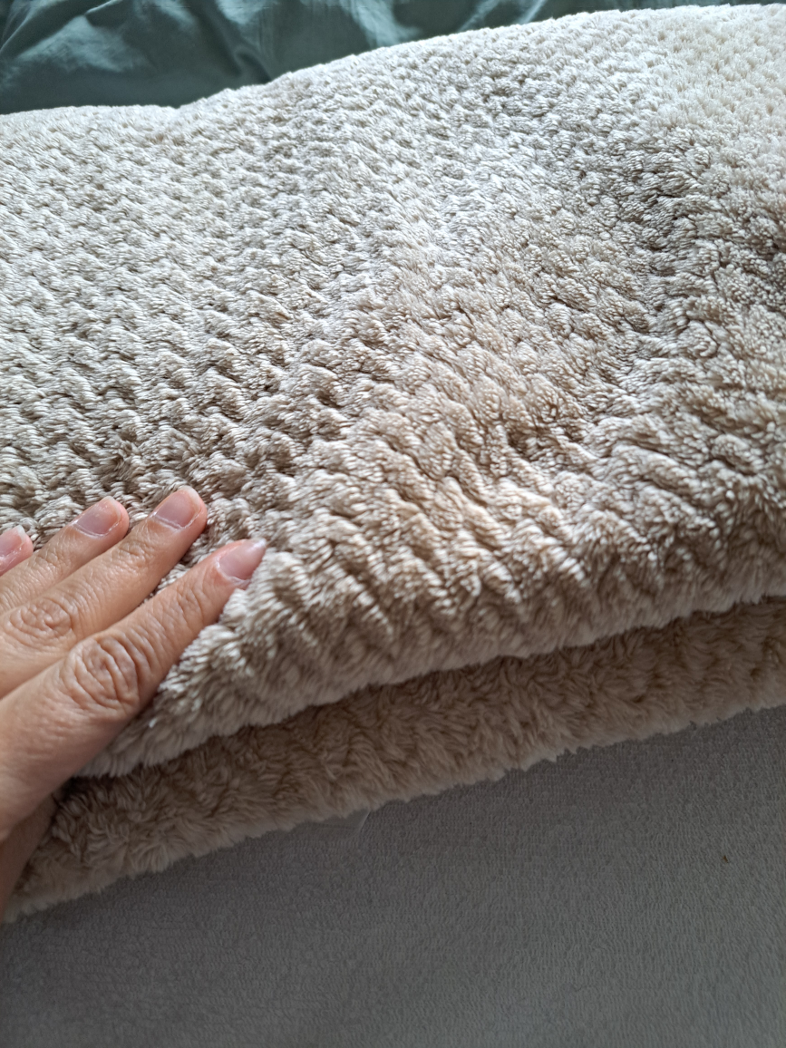 Soft Plush Throw Blanket - photo 2