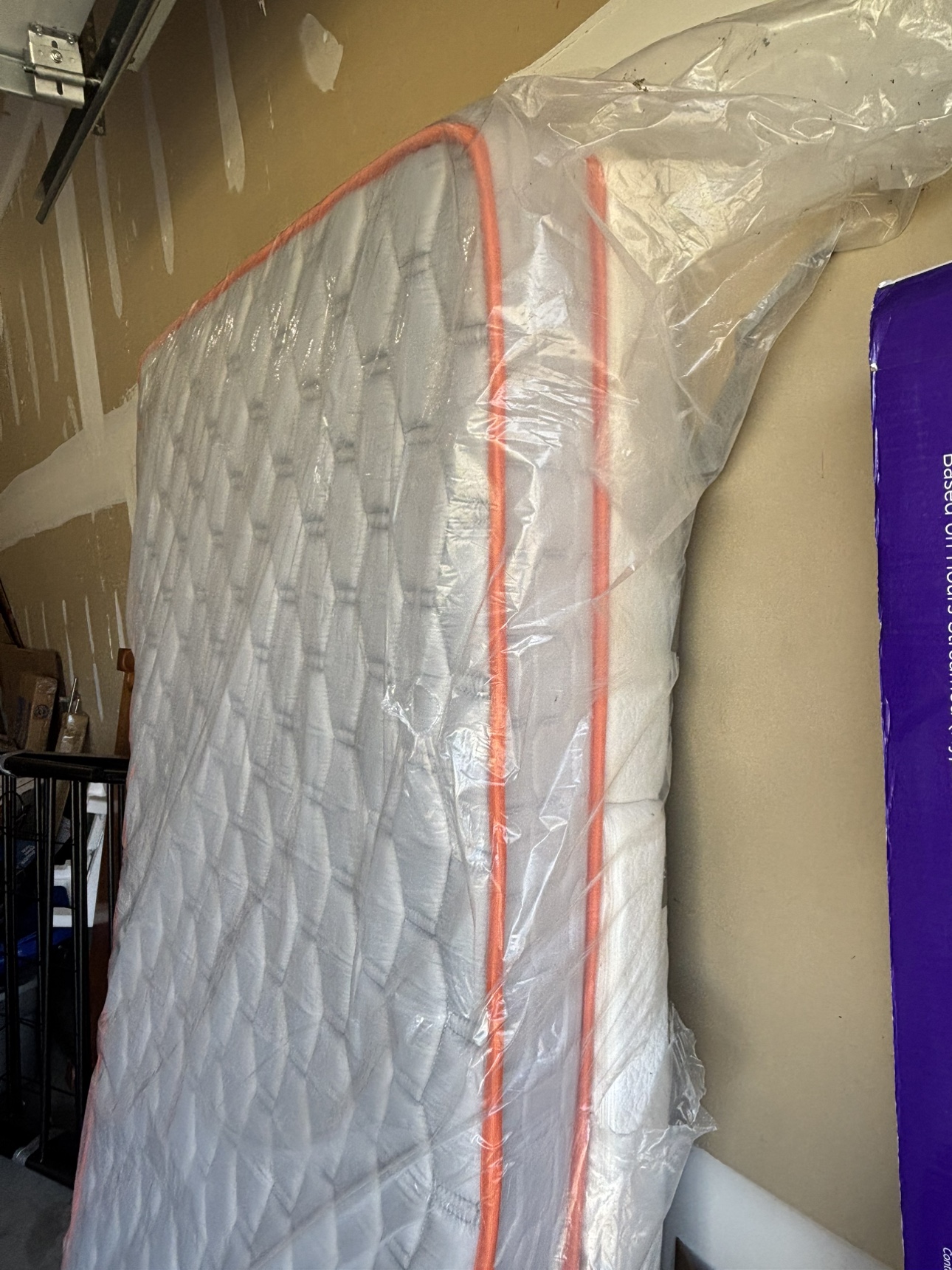 2 Single Mattress and  free Frame Set (missing screws for frame) - photo 4