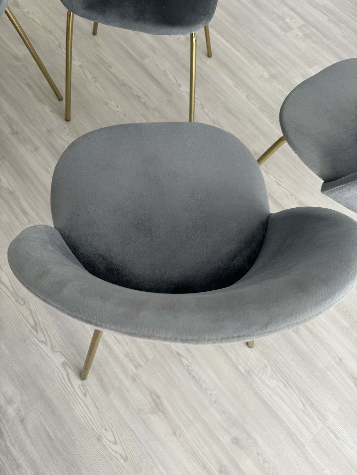 Set of 4 velvet and brass upholstered light blue dining chairs - photo 5