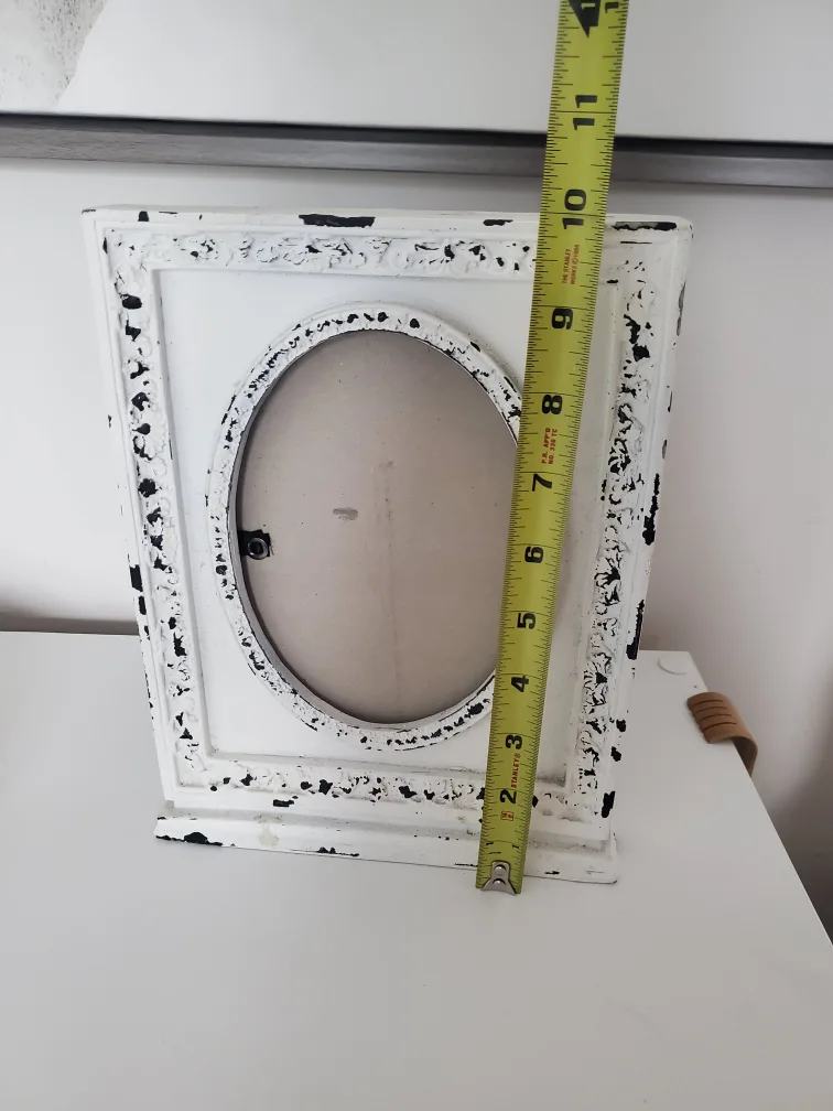 White Distressed Picture Frame image indicator(4)