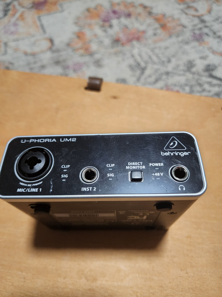 Behringer U-Phoria UM2 Audio Interface - photo 3