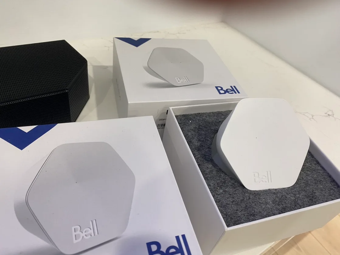 4x Wifi extension mesh pods (Roger’s, bell, etc) thumbnail