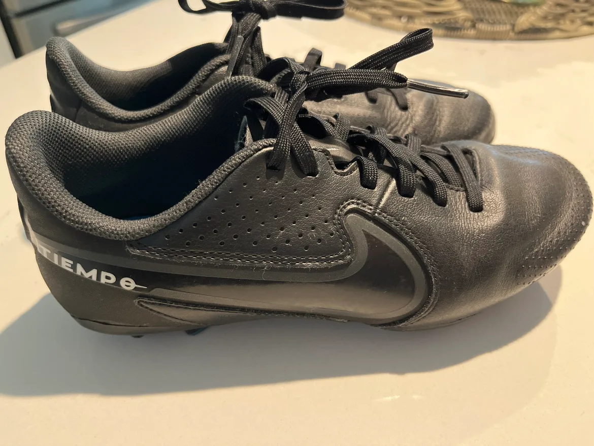 Youth Nike Soccer Cleats image indicator(2)