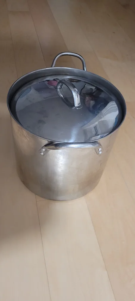 Stainless Steel Pot with Lid thumbnail