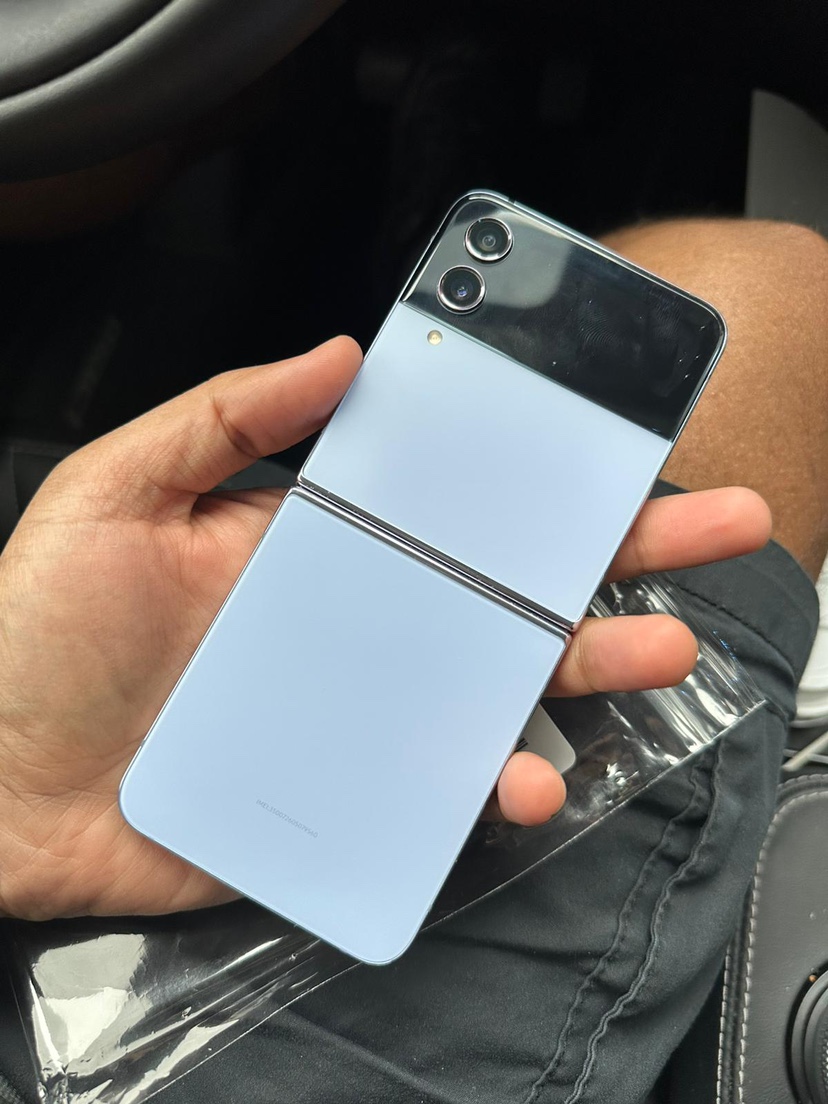 Samsung Galaxy Z Flip 4