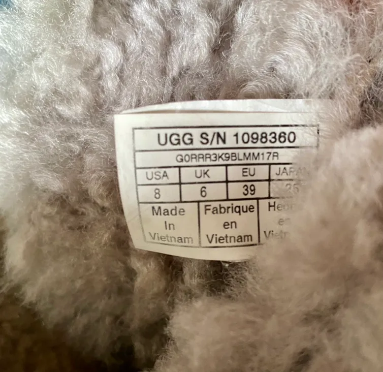 Uggs Gita Bow Boots image indicator(6)