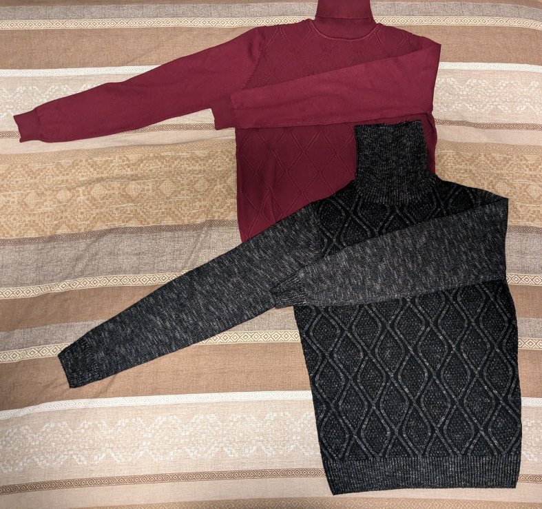Bundle of 5 Unisex Sweaters and 1 Hoodie - photo 3