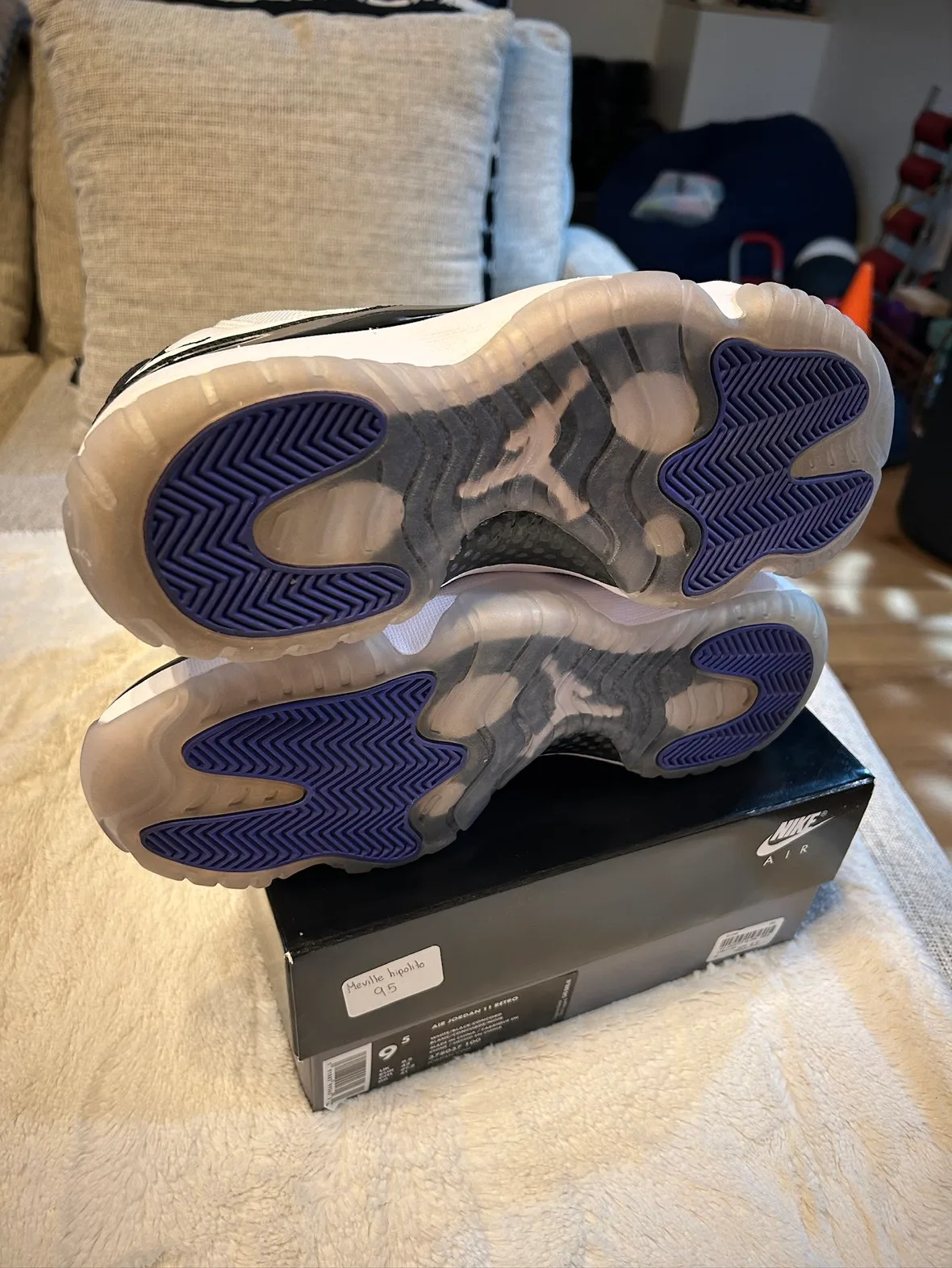 FS: Jordan 11 Retro Concords (2018) sz9.5  Authentic image indicator(3)