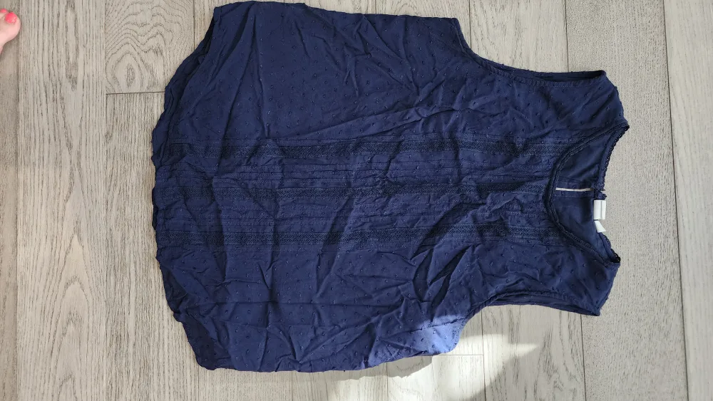 Gap navy blue sleeveless blouse thumbnail