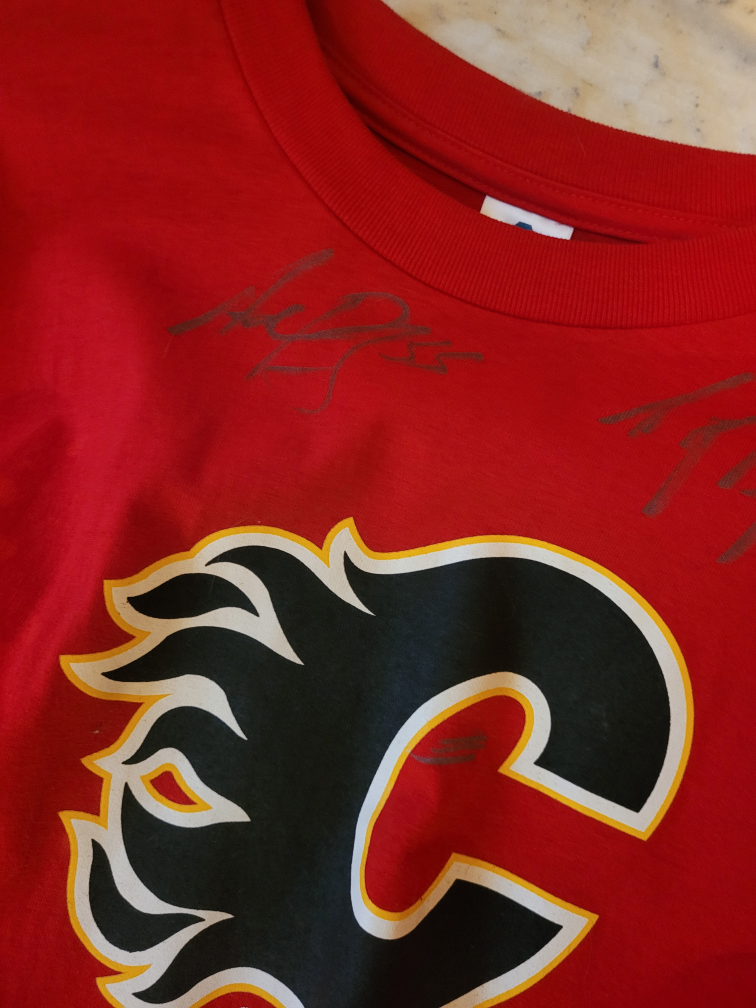 Calgary Flames Signed T-Shirt - photo 3