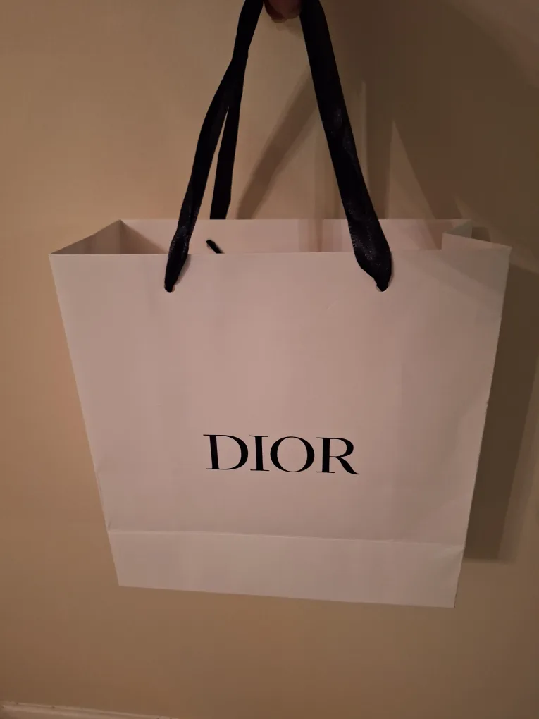 Miss Dior Gift Box with Bag image indicator(2)