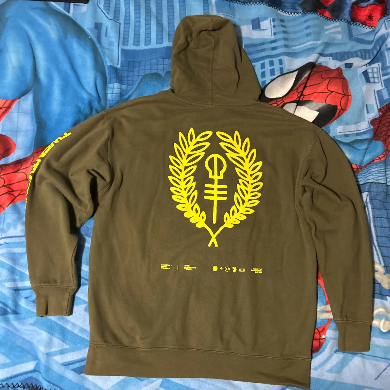 21 Pilots Band Tour Sweater 2019 image indicator(8)