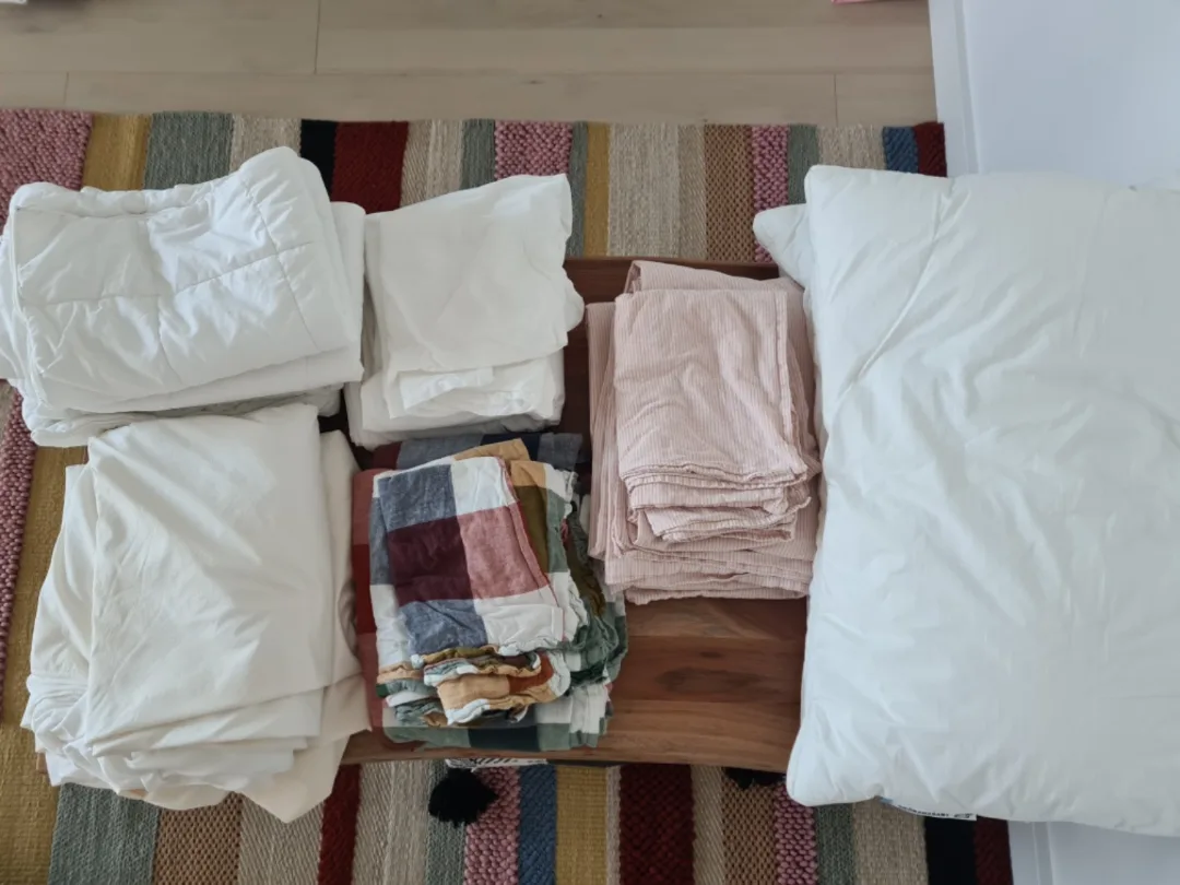 Set of Queen Bed Sheets and protectors thumbnail
