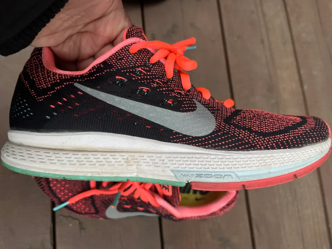 Nike Women's Running Shoes image indicator(3)