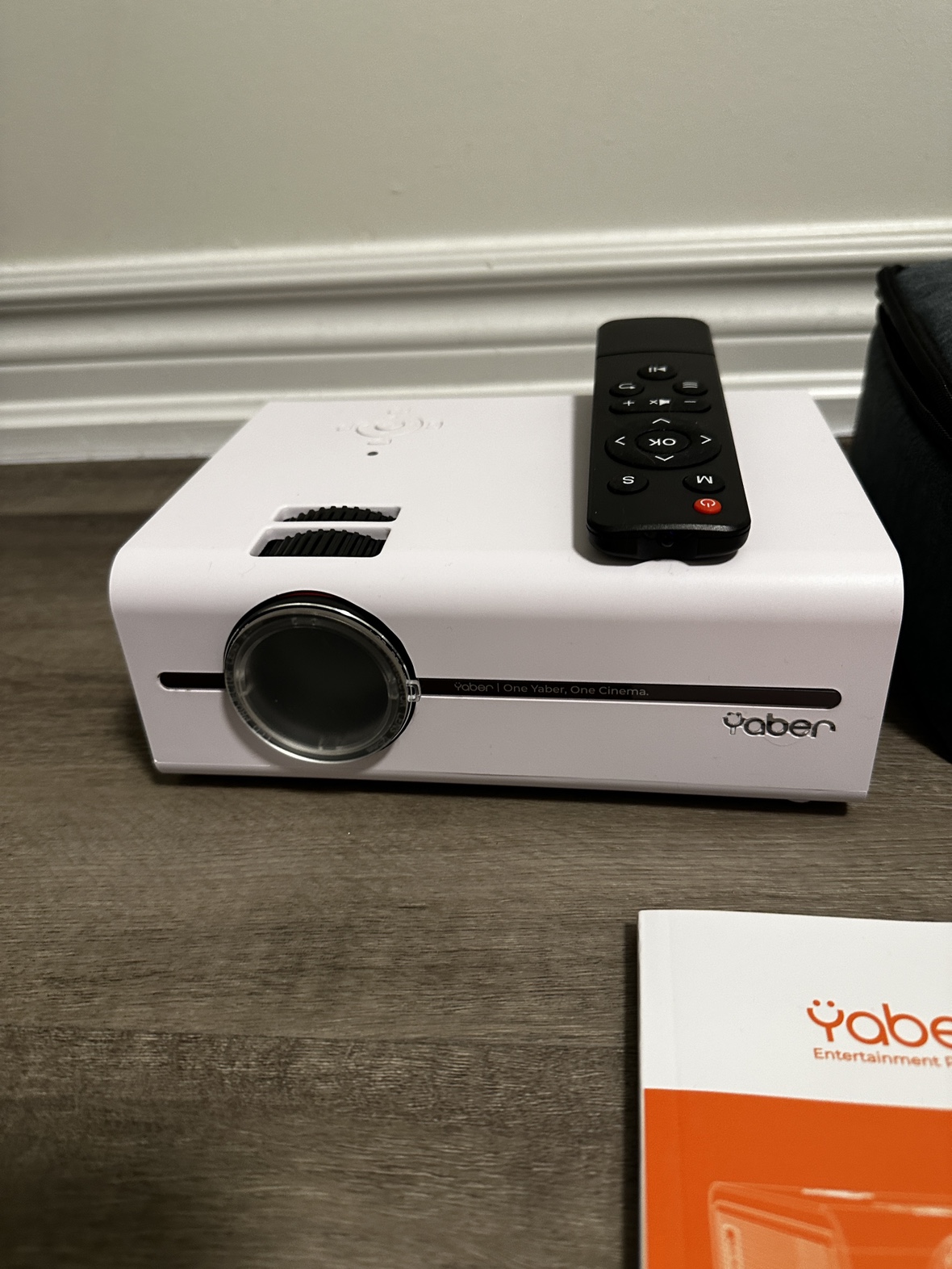 Yaber V5 Projector( wifi and bluetooth)