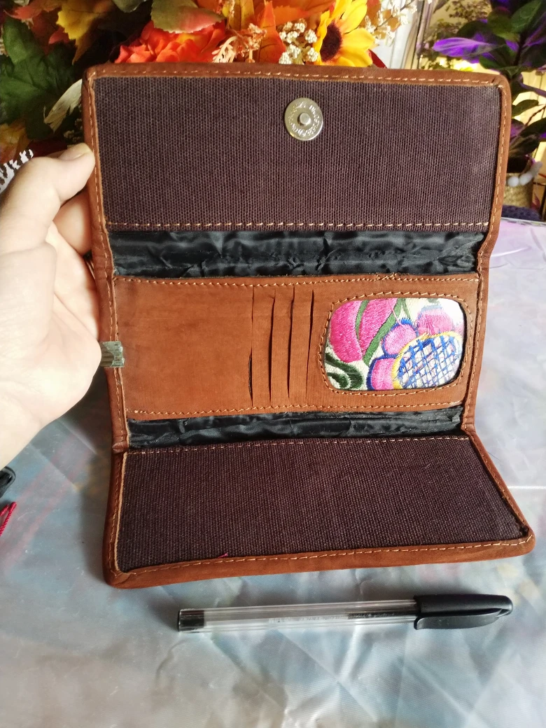 🎃🍁 #freecycle ~ Embroidered Leather Wallet - photo 2